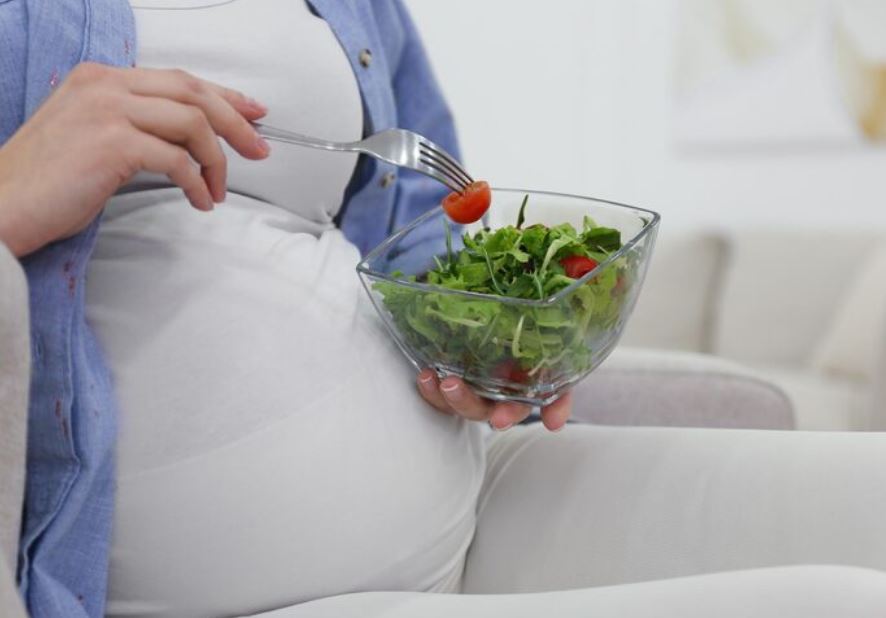 Pregnancy Diet, Essential Nutrients Celebrities Swear By During Motherhood
